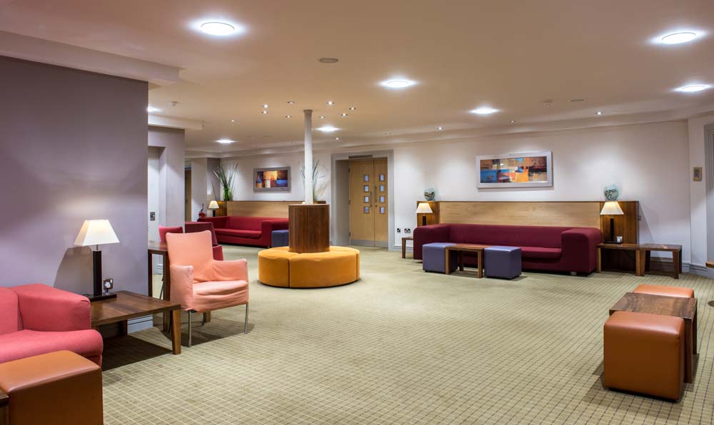 Metropole Hotel | Meeting communal area